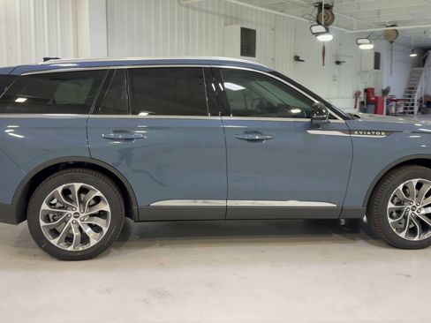 New 2026 Lincoln Aviator AWD image 2