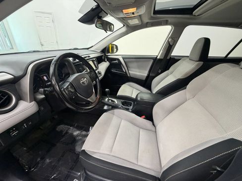 Used 2017 Toyota RAV4 XLE AWD/4WD image 28