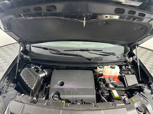 Used 2023 Chevrolet Traverse LT image 36