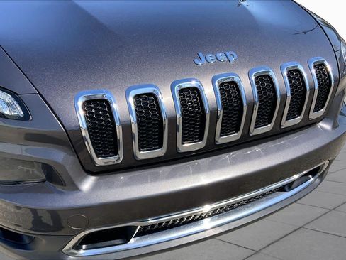 Used 2018 Jeep Cherokee Limited FWD image 28