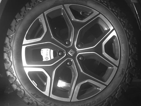 Used 2025 Rivian R1S Adventure AWD/4WD image 15