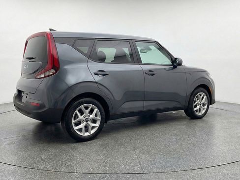 Used 2025 Kia Soul LX w/ LX Technology Package FWD image 9