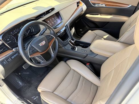 Used 2017 Cadillac XT5 Platinum AWD/4WD image 18