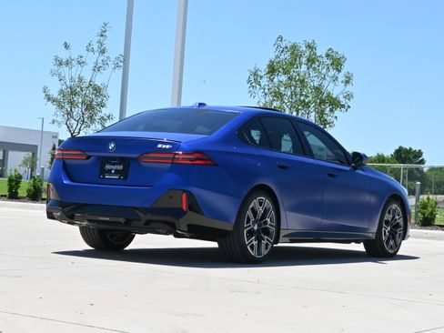 New 2026 BMW 530i RWD image 8