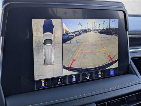 Used 2023 GMC Yukon SLT w/ SLT Luxury Package image 14