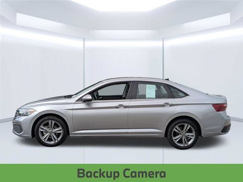 Used 2024 Volkswagen Jetta SE FWD image 2