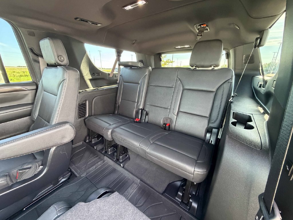 Used 2024 Chevrolet Suburban Z71 w/ Luxury Package AWD/4WD image 22