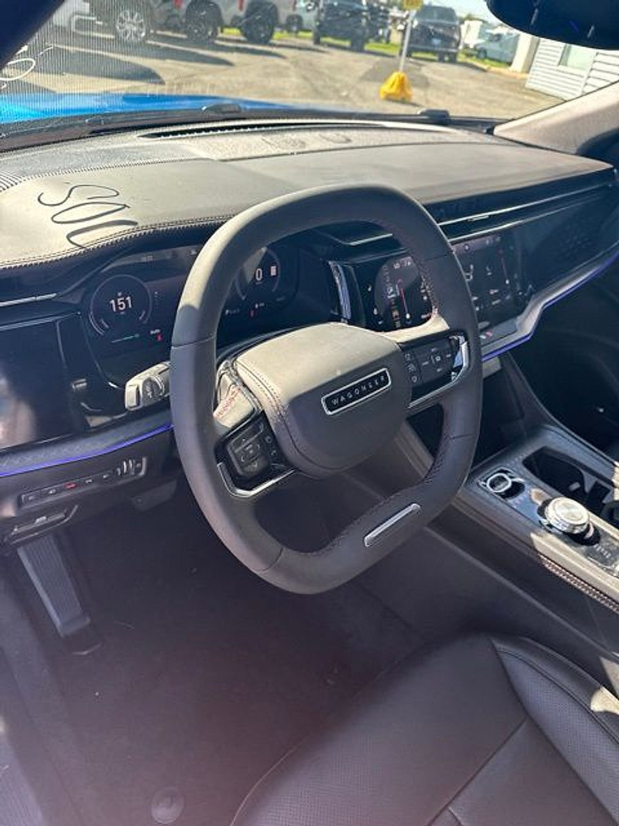 Used 2025 Jeep Wagoneer S Limited AWD/4WD image 40