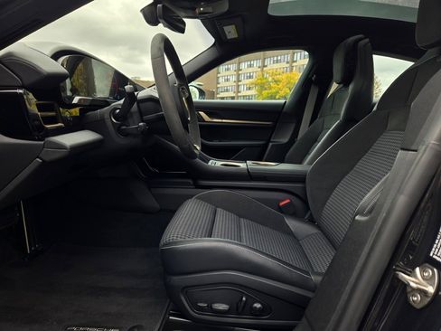 Used 2025 Porsche Taycan 4S image 19