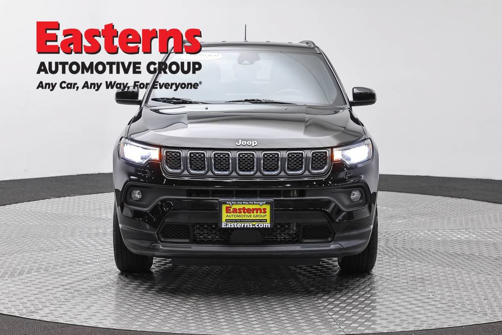 Used 2023 Jeep Compass Latitude AWD/4WD image 3