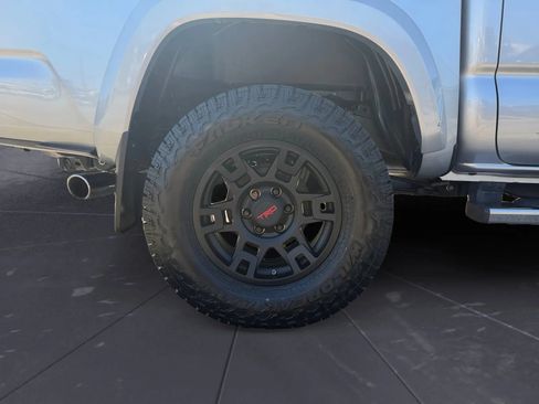 Used 2019 Toyota Tacoma TRD Sport w/ Technology Package AWD/4WD image 23