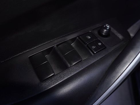 Used 2023 Toyota Corolla SE image 12