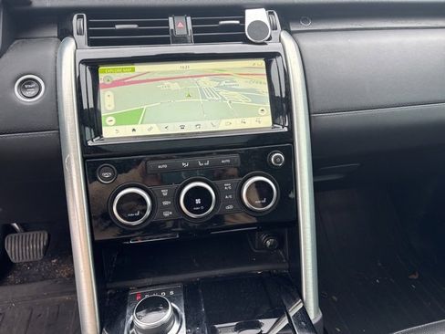 Used 2018 Land Rover Discovery HSE Luxury image 6