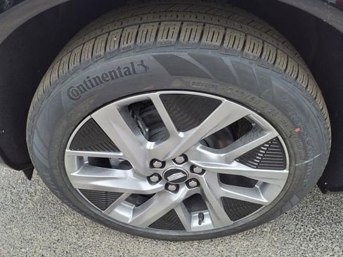 New 2025 Cadillac Optiq Luxury 1 image 12