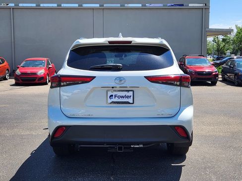 Used 2021 Toyota Highlander XLE AWD/4WD image 6