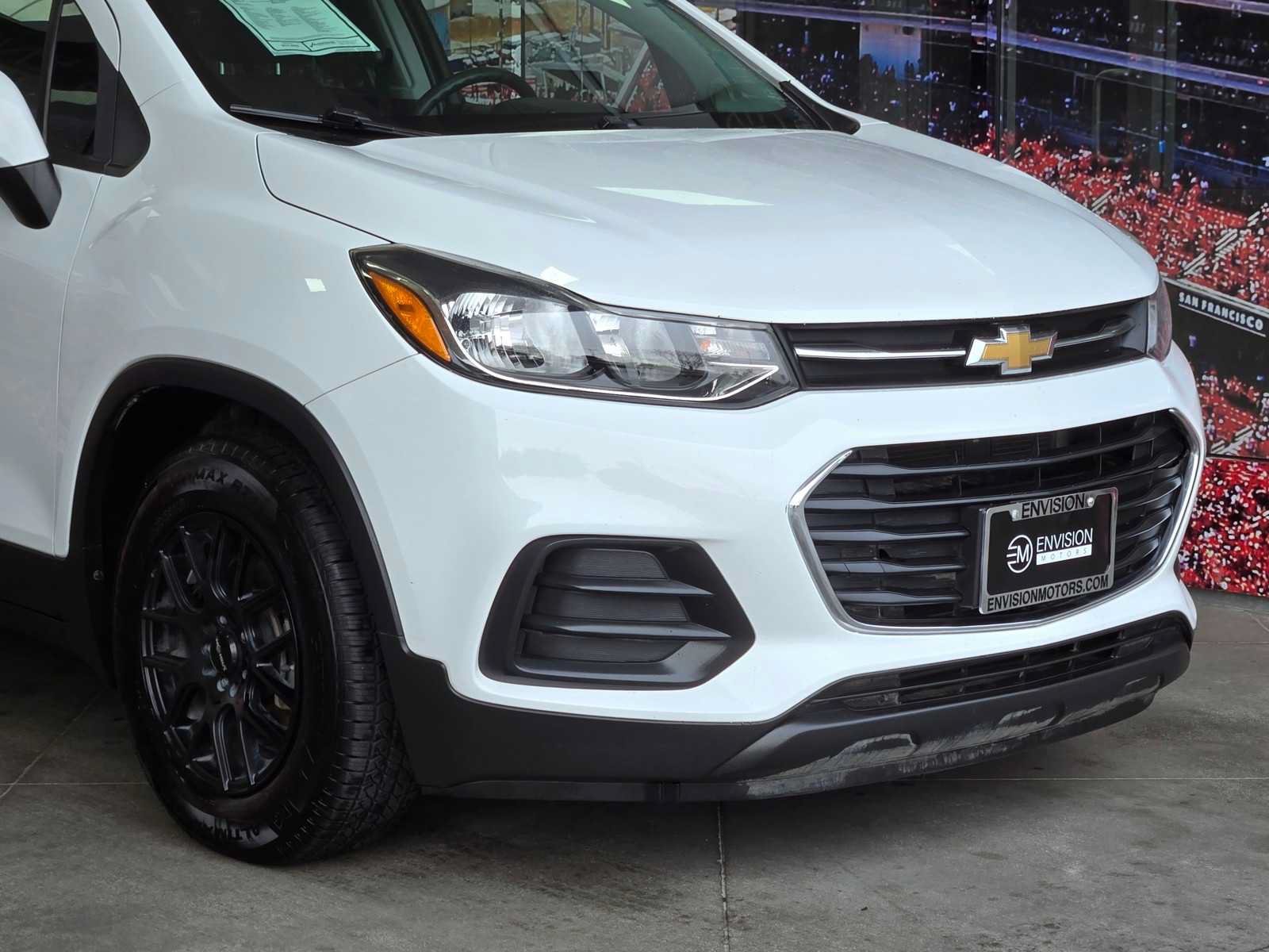 Used 2018 Chevrolet Trax LS FWD image 2