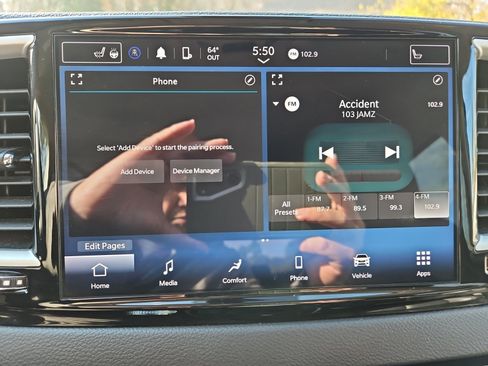 Used 2024 Chrysler Pacifica Touring-L image 28