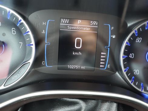 Used 2017 Chrysler Pacifica Touring-L FWD image 21