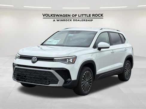 New 2026 Volkswagen Taos SE FWD image 1