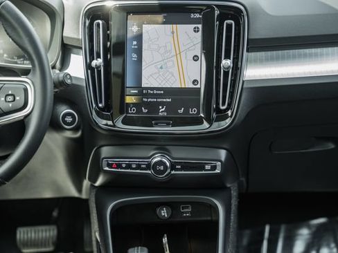 Used 2021 Volvo XC40 T5 Momentum w/ Premium Package AWD/4WD image 22