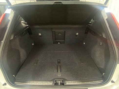 Used 2025 Volvo XC40 B5 Ultra image 9