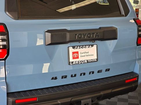 Used 2025 Toyota 4Runner SR5 AWD/4WD image 12
