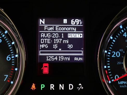 Used 2015 Chrysler Town & Country Touring w/ Driver Convenience Group FWD image 40