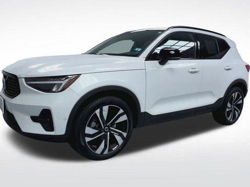 Used 2024 Volvo XC40 B5 Plus w/ Protection Package Premier image 21