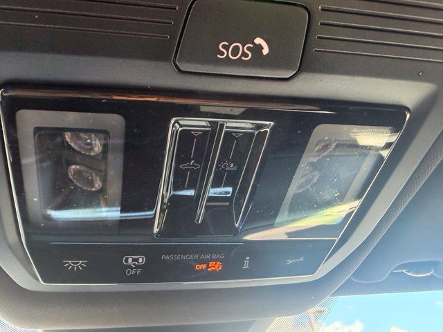 Certified 2024 Volkswagen Atlas Cross Sport SEL Premium R-Line AWD/4WD image 29