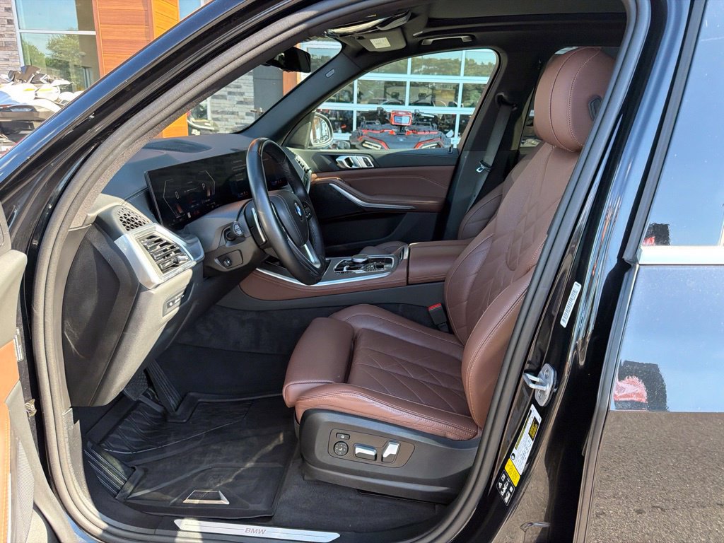 Used 2024 BMW X5 xDrive40i w/ Parking Assistance Package AWD/4WD image 12