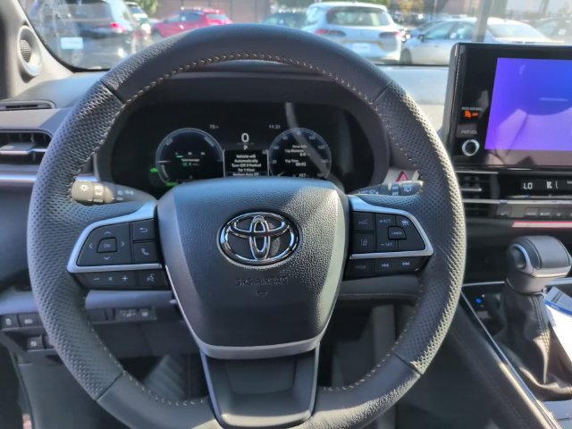 Used 2026 Toyota Sienna XLE Woodland Edition AWD/4WD image 15