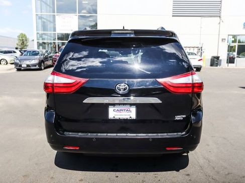 Used 2017 Toyota Sienna Limited Premium image 9