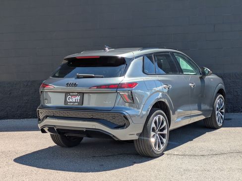 New 2026 Audi Q3 quattro 2.0T AWD/4WD image 5