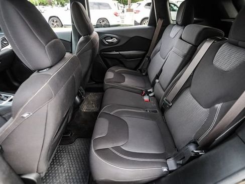 Used 2015 Jeep Cherokee Latitude w/ Comfort/Convenience Group AWD/4WD image 53