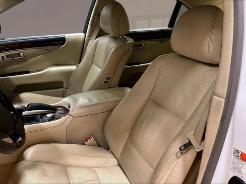 Used 2015 Lexus LS 460 AWD w/ Comfort Package image 26