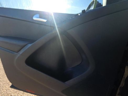 Used 2016 Volkswagen Tiguan S image 9