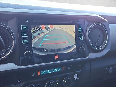 Used 2018 Toyota Tacoma TRD Sport image 18