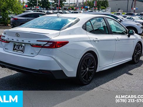 Used 2025 Toyota Camry SE image 6