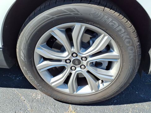 Certified 2024 Ford Edge Titanium AWD/4WD image 17