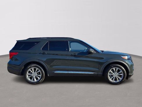 Certified 2023 Ford Explorer XLT w/ Equipment Group 202A AWD/4WD image 7
