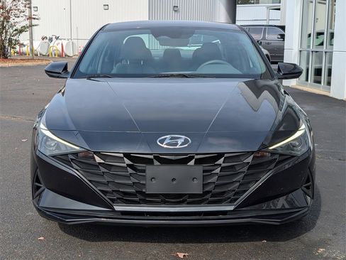 Used 2021 Hyundai Elantra SEL image 2