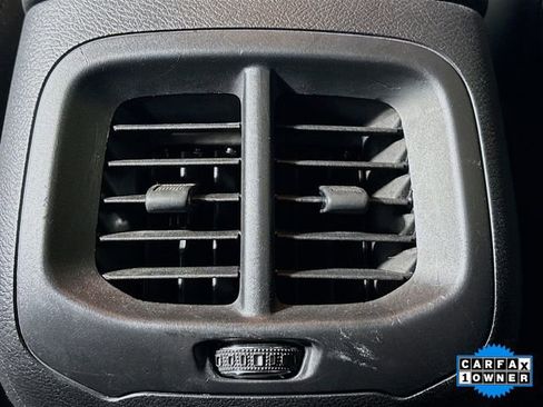 Used 2018 Jeep Cherokee Trailhawk image 23