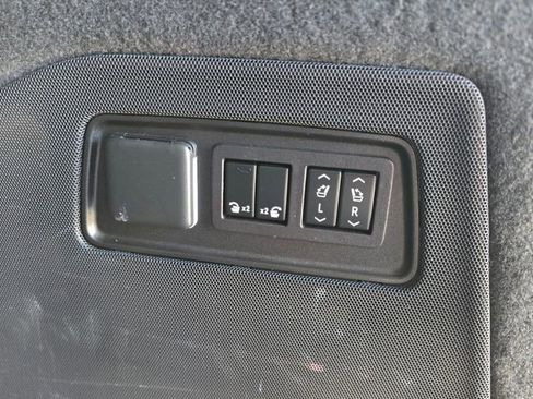 Used 2023 Cadillac Escalade ESV Sport Platinum AWD/4WD image 18