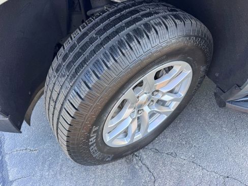 Used 2023 Chevrolet Tahoe LT image 3