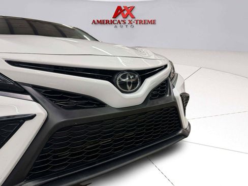 Used 2021 Toyota Camry SE FWD image 11