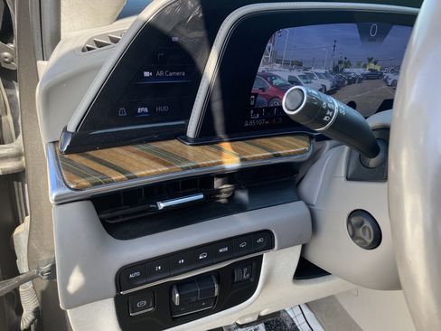 Used 2021 Cadillac Escalade Premium Luxury Platinum image 16