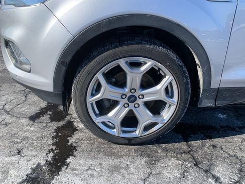 Used 2019 Ford Escape Titanium image 12