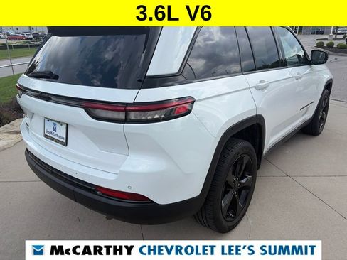 Used 2023 Jeep Grand Cherokee Altitude AWD/4WD image 15