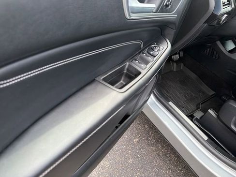 Used 2024 Ford Edge Titanium image 14