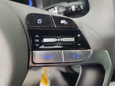 Certified 2025 Hyundai Elantra SE image 29